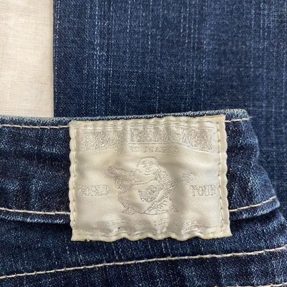 True Religion Joey Low rise Bootcut Jeans in Blue Dark Wash with White Stitching - Picture 5 of 7